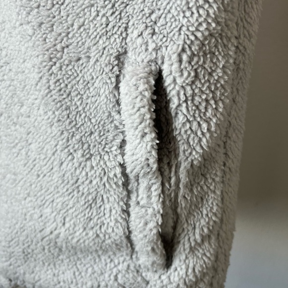 buffalo David Bitton Women’s Reversable Sherpa Vest Fits S/M - Picture 3 of 9